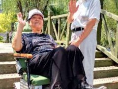 70岁老人发明自动爬楼智能车 江苏“神奇老头”发明自动爬楼智能车