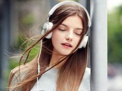 戴耳机睡觉对身体有什么危害 戴耳机睡觉的危害 戴耳机睡觉会不会有什么影响