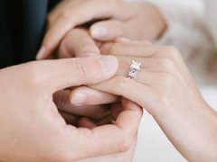如何挑选结婚钻戒(结婚钻戒怎么选择更有心意？)