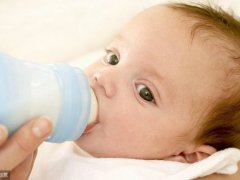 婴幼儿奶粉分段(宝宝奶粉为什么要分段？)