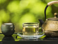 喝绿茶功效呢(常喝绿茶的9种好处以及可能出现的副作用)