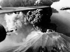 二战传奇 意大利维苏威火山爆发,美军近百架B25轰炸机