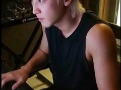 喜欢深夜直播的男人
