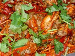 蒜蓉小龙虾家常做法,蒜蓉香浓,肉质鲜嫩,完全不输饭店