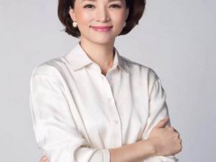 国籍风波,董卿再传喜讯,含泪说出赴美生子真相