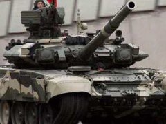 行走在陆地上的 霸天虎 T-90主战坦克