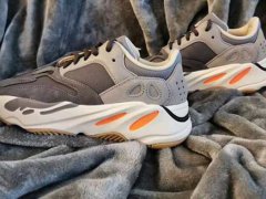 最全面 yeezy700磁铁配色真假对比,几个细节教你辨真伪