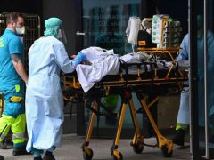 荷兰报告全球首例二次感染死亡病例 荷兰89岁女子二次感染新冠病毒后死亡