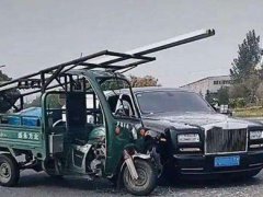 劳斯莱斯婚车与三轮车相撞 三轮车与劳斯莱斯相撞