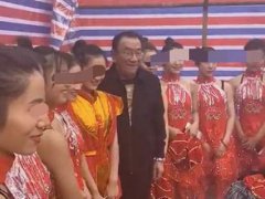 侯耀华商演价格仅5万 74岁侯耀华落魄商演捞金 商演环境乱如工地