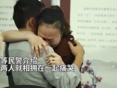 54岁母亲一眼认出被拐26年儿子 男子被拐26年终认亲