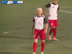 蒙古联赛54岁白发球员登场 蒙古联赛惊现54岁替补登场