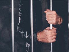 安徽男子被判12年没蹲一天监狱 安徽杀人犯判12年1天没蹲