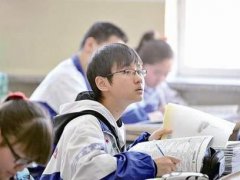 强令学生送礼班主任被停职 班主任强令学生教师节送礼