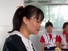 女校长当面吃光学生剩饭 剩饭剩菜如何处理