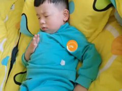 幼儿园小朋友睡觉自己哄自己 哄小孩睡觉的故事 哄小孩睡觉的顺口溜