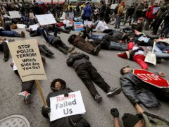 美国黑人抗议最新消息 美国黑人致死事件 美国黑人被警察锁喉致死
