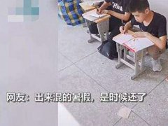 学生暑假作业不合格趴教室外狂补 暑假作业写不完怎么办