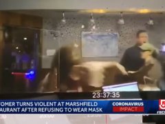 美国中餐馆因要顾客戴口罩遭打砸 美国警察掏出证件参与闹事