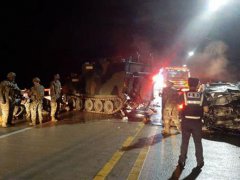 美军装甲车与韩国私家车相撞 美国装甲车撞韩国私家车