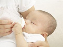 冬天婴儿奶粉温度多少合适 冬天婴儿泡奶粉的水要多少℃