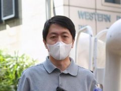 香港反对派议员许智峰被拘捕 许智峰被警察怼视频