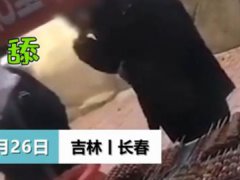 糖葫芦小贩用唾液沾芝麻被拍下 糖葫芦都要用唾液做吗