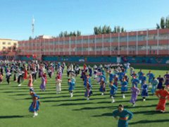 内蒙古一中学课间操跳蒙古舞 中学生课间操跳起敦煌舞