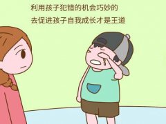 男孩上一秒偷笑下一秒哭出声 孩子犯错后家长该如何应对