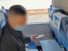 男子拒给内侧座位旅客让行 高铁上男子拒不让行后续