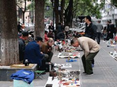 冬天摆地摊卖什么东西比较好 冬天摆地摊卖什么最好卖