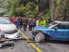 峨眉山景区附近道路两车相撞 峨眉山景区两车相撞多人受伤