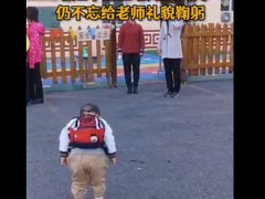 宝宝上幼儿园边哭边鞠躬 宝宝不愿意上幼儿园怎么引导