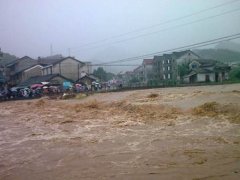 遭遇洪水和泥石流时我们要记住哪些逃生要领