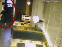 女孩餐厅吃饭疑遭男伴暗中下药 店员以换水为由换掉