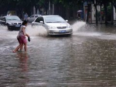 暴雨朋友圈应该怎么发 下暴雨感慨说说心情