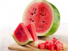 夏天吃水果发朋友圈的说说 夏天吃水果的句子