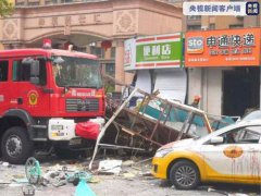 沈阳4名消防员被液化气罐炸伤 沈阳一门市爆炸致4名消防员受伤 沈阳一门市发