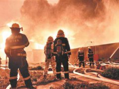 沈阳4名消防员被液化气罐炸伤 沈阳一门市爆炸致4名消防员受伤