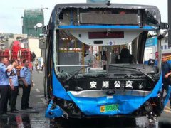 贵州坠湖公交救出37人中有学生12人 贵州坠湖公车司机已找到