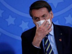 巴西总统新冠阳性 巴西总统确诊后面对记者摘口罩