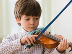 学小提琴的最佳年龄 学小提琴的最佳年龄和好处 学小提琴的好处和坏处