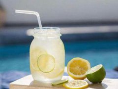 柠檬水能天天喝吗 柠檬水可以天天喝吗 柠檬水能每天喝吗