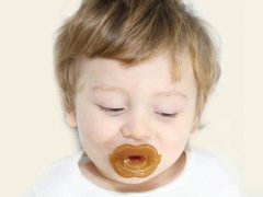 婴儿安抚奶嘴是圆的好还是扁的好