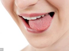 舌苔发白是什么原因呢(导致舌苔发白的原因)