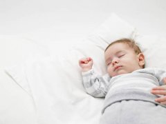 初生儿睡眠时间(婴幼儿睡眠时间表)