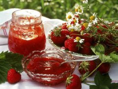 如何制作草莓酱(香浓草莓酱的超简单做法)