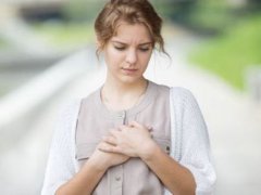如何预防乳房下垂有哪些方法？(女性如何预防乳房下垂！)