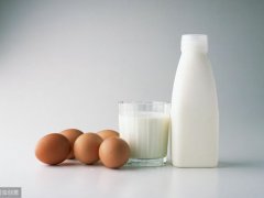 牛奶和鸡蛋可以一起吃吗(牛奶和鸡蛋到底能不能同时吃？)