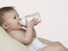 成人能喝婴儿奶粉吗？(婴儿配方奶粉成人能喝吗)